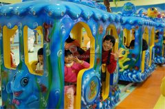 來(lái)自深海的陸地之約，兒童游樂(lè )設施之海洋軌道小火車(chē)