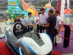 公園新型游樂(lè )設備電瓶車(chē)上交通道路場(chǎng)面不要太尷尬