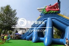 在兒童水上樂(lè )園設備中有一條守護您的神龍！